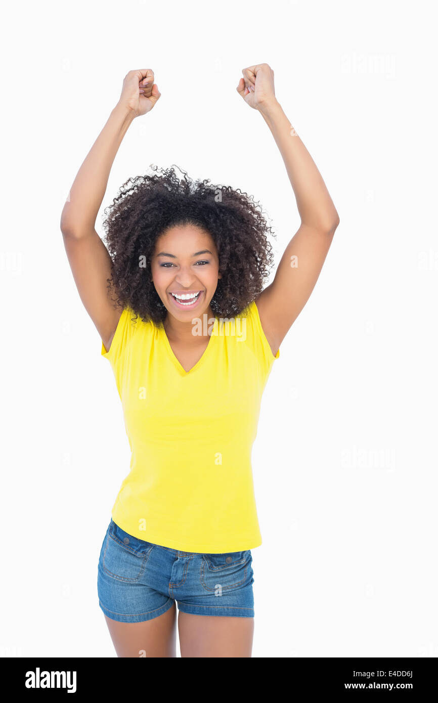 Jolie fille en jaune tshirt cheering at camera Banque D'Images