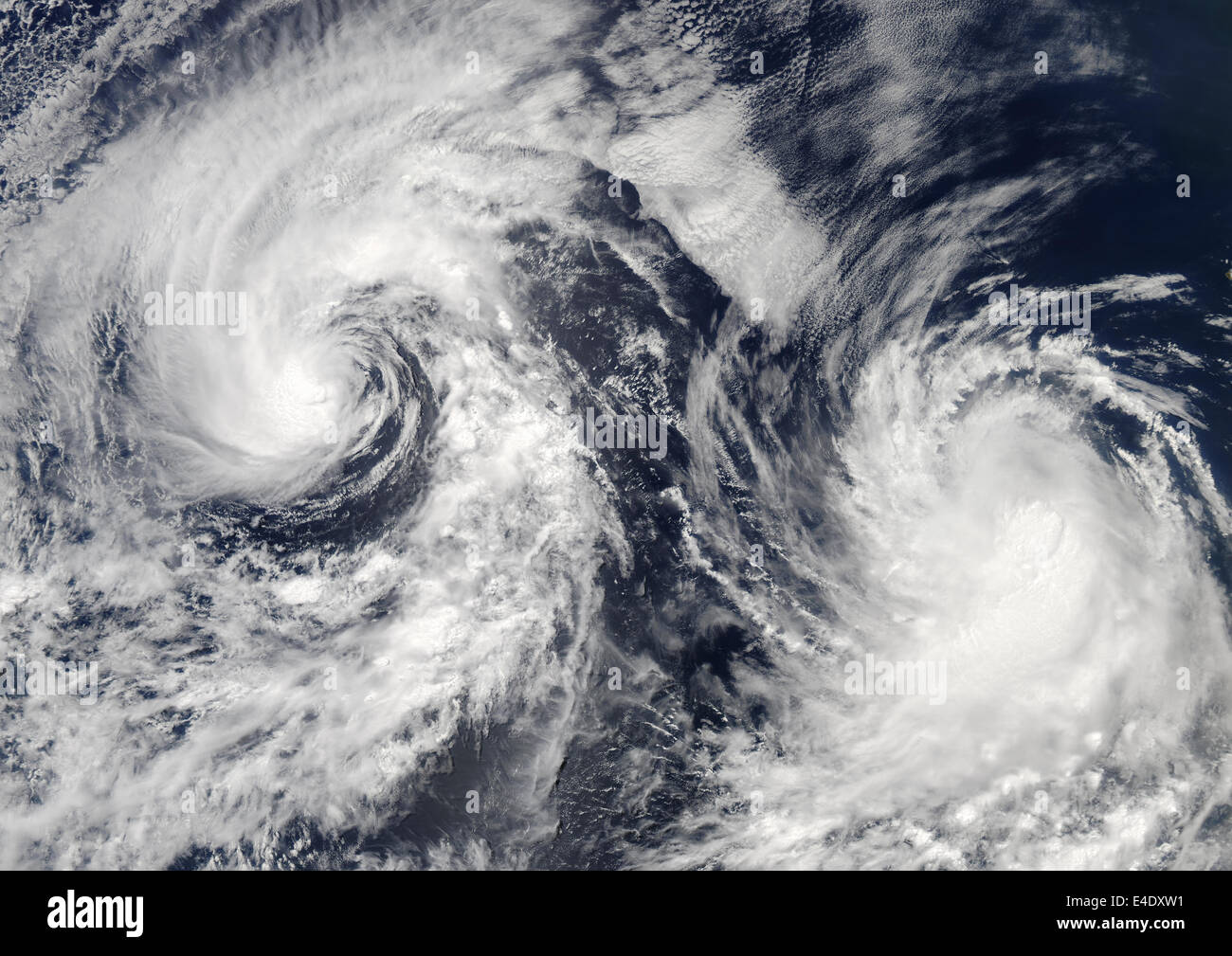 Les Tempêtes Tropicales Boris et Cristina, l'océan Pacifique, en 2008, True Color Image satellite. Les tempêtes tropicales Boris et Cristina le 2 Banque D'Images