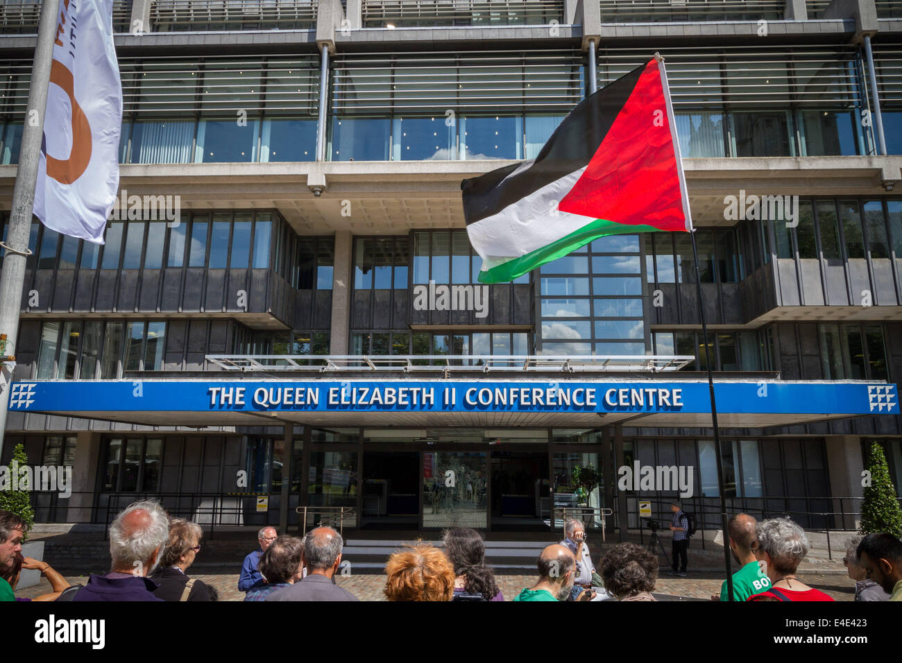 Londres, Royaume-Uni. 9 juillet 2014. Campagne Solidarité Palestine protester à Sainsbury's AGA à London Crédit : Guy Josse/Alamy Live News Banque D'Images