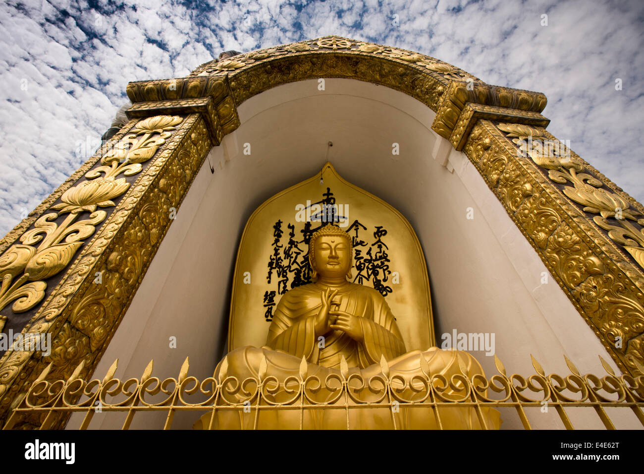 Au Népal, Pokhara, Ananada Hill, Shanti Stupa, la paix du monde, la pagode du Bouddha d'or Banque D'Images