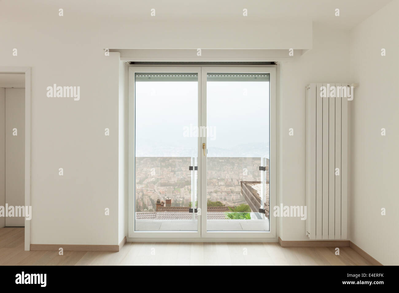 Belle appartement neuf, l'intérieur, fenêtre d'affichage Banque D'Images