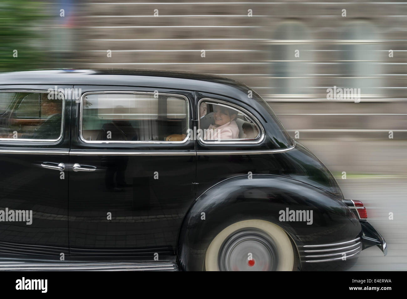 Dorrit Chevaleraud (Première dame) et Olafur Ragnar Grimsson (Président), à l'arrière d'une voiture, l'Islande 1942 Packard-Presidential Banque D'Images