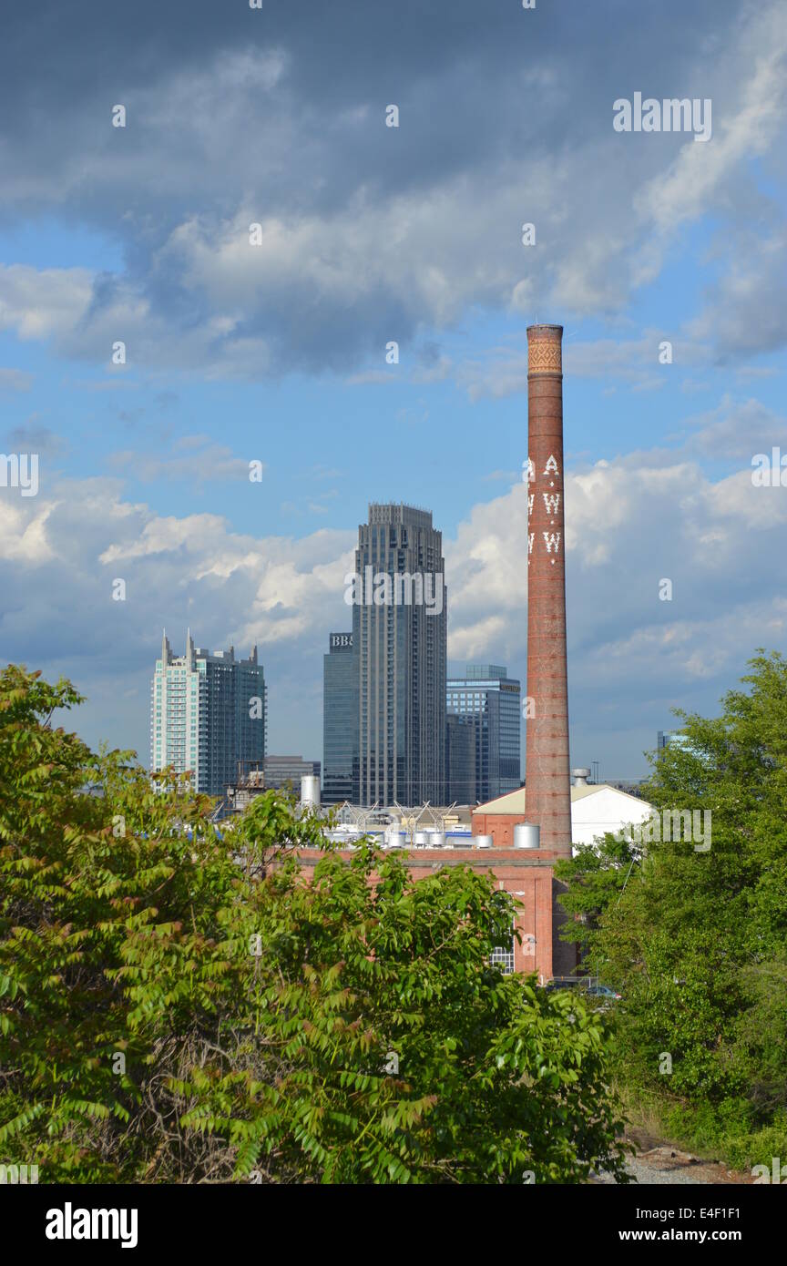 C'est une photo que j'ai prises de la North Atlanta skyline au printemps 2013. Banque D'Images