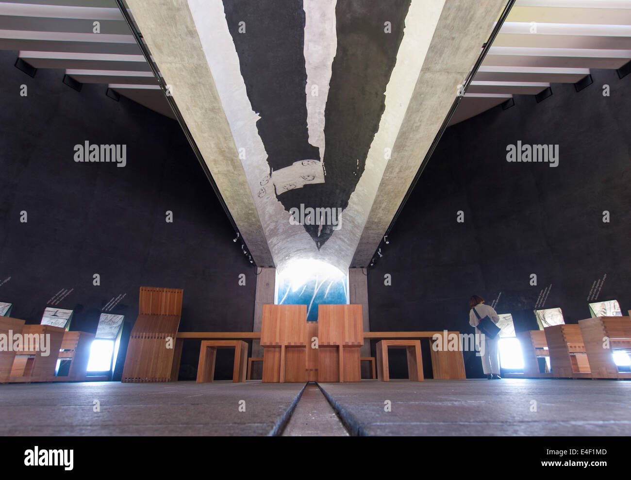 Intérieur de Mario Botta's célèbre église alpine 'Santa Maria degli Angeli' en haut du Monte Tamaro Tessin suisse dans le comté. Banque D'Images