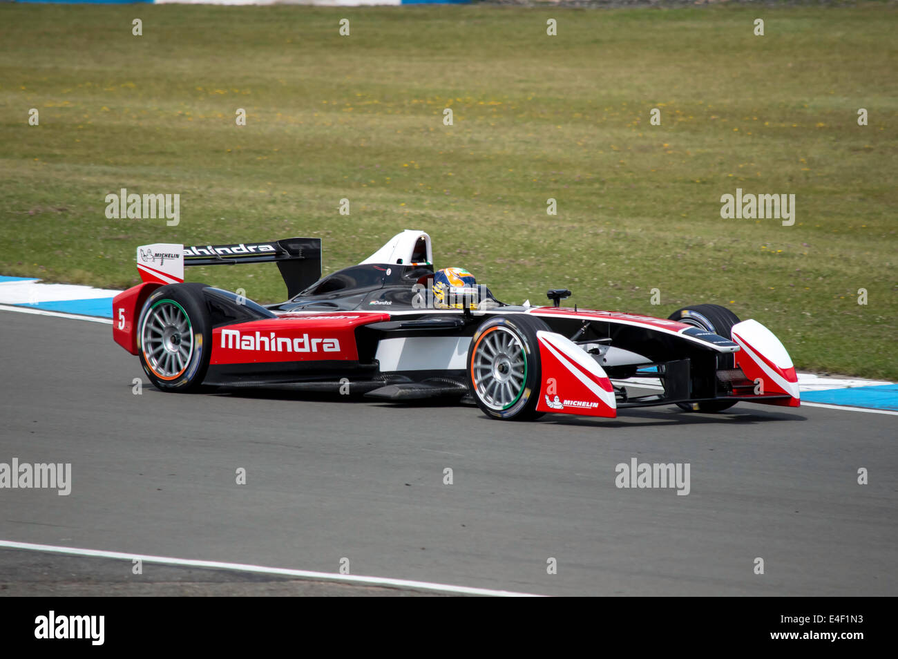 Donington Park, Royaume-Uni. 09 juillet, 2014. Formule E test. Karun Chandhok disques de Mahindra Racing à Formule E test à Donington Park. Credit : Gergo Toth/Alamy Live News Banque D'Images