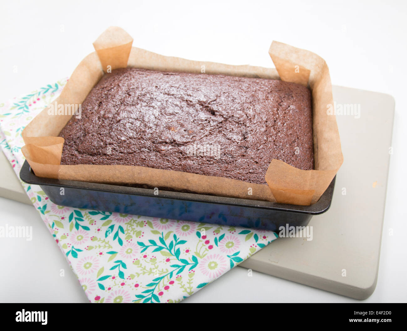 Gâteau de gingembre dans une boîte rectangulaire/pan vient de sortir du four [Terre] "Réaliser un cake' (7 de 22) Banque D'Images