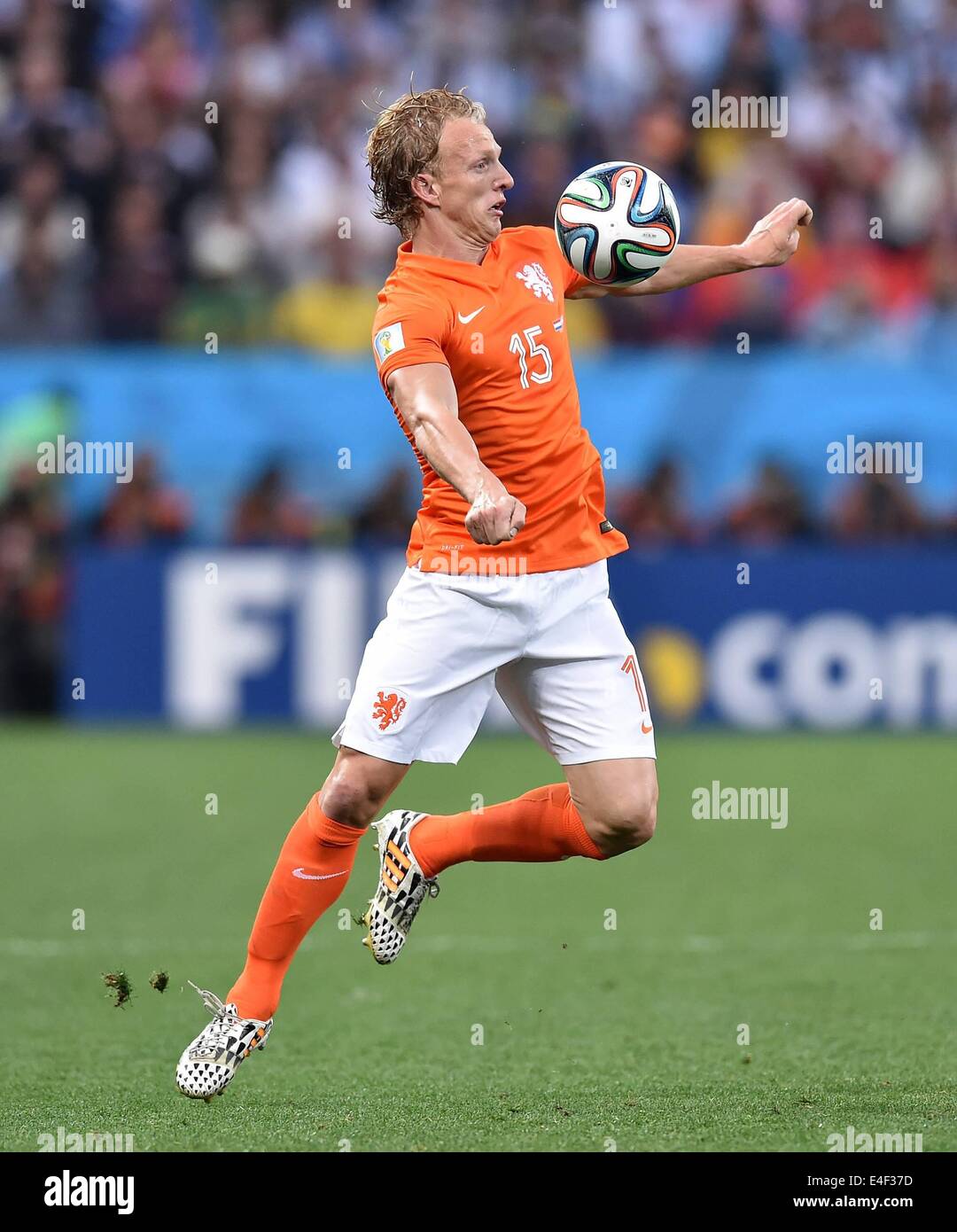 Corinthiens Stadium, Sao Paulo, Brésil. 09 juillet, 2014. Coupe du Monde FIFA 2014 football match de demi-finale entre les Pays-Bas et l'Argentine. Dirk Kuyt (Pays-Bas) contrôle la balle : Action Crédit Plus Sport/Alamy Live News Banque D'Images