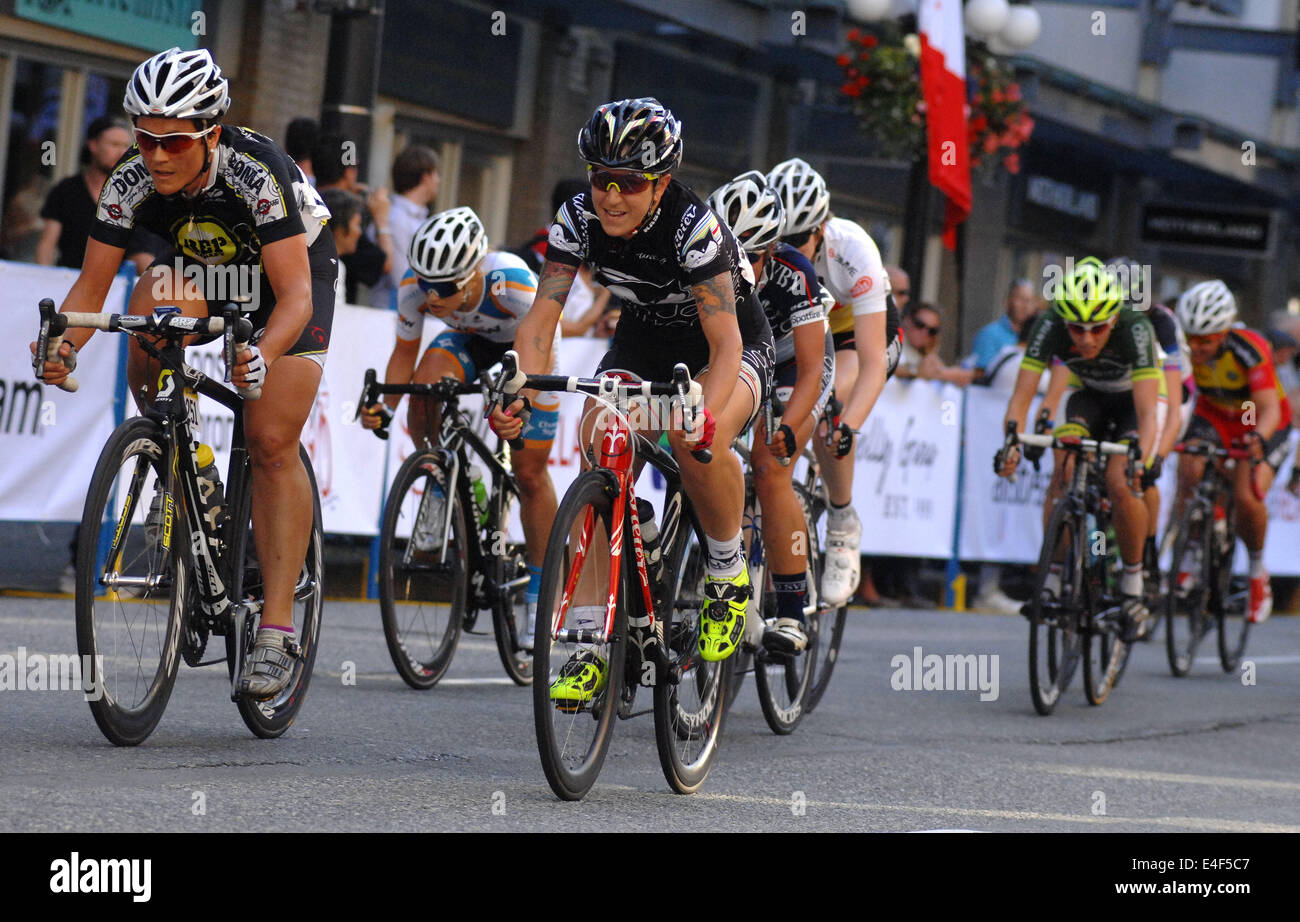 Vancouver, Canada. 09 juillet 2014. La concurrence dans l'investiture 2014 Gastown Grand Prix cycliste international le 9 juillet 2014 à Vancouver, Canada. Crédit : Sergei Bachlakov/Xinhua/Alamy Live News Banque D'Images