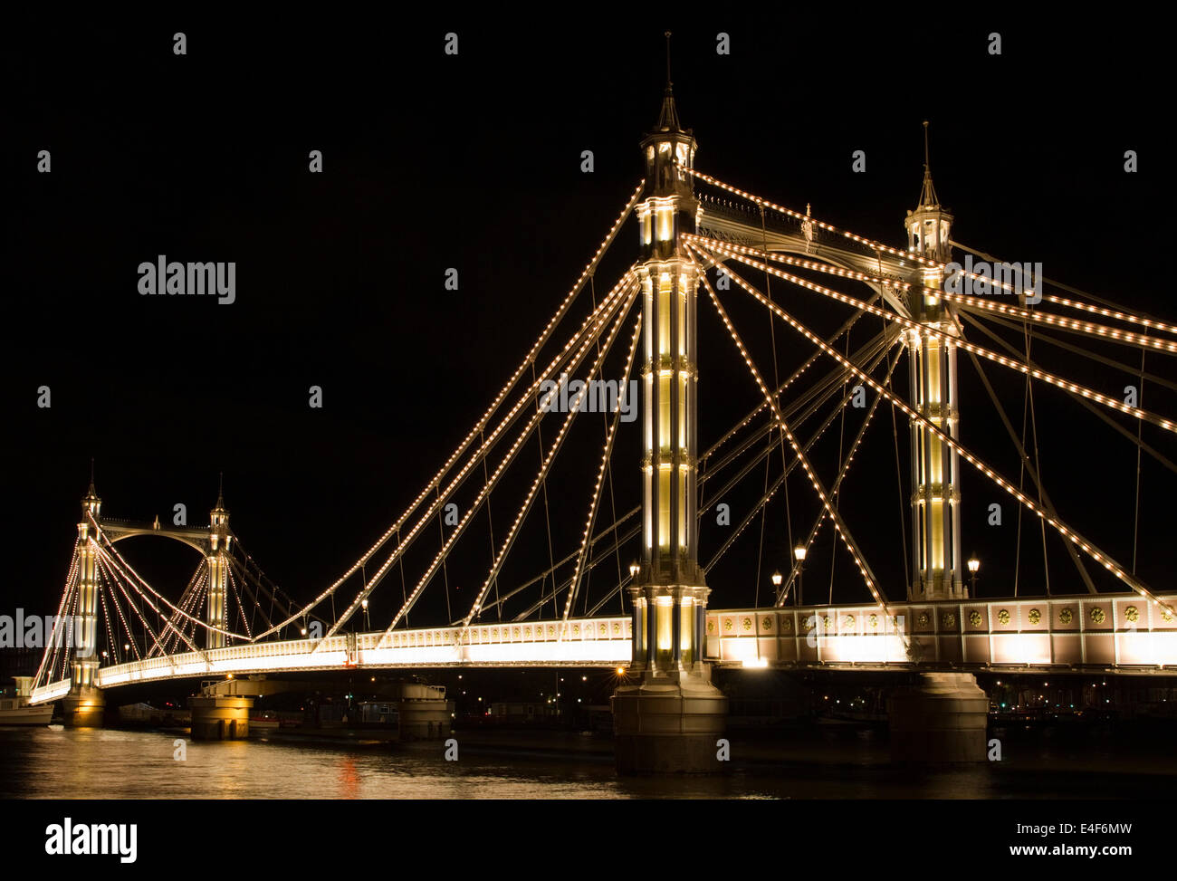 Cette image montre Albert Bridge à Londres, Angleterre. Banque D'Images