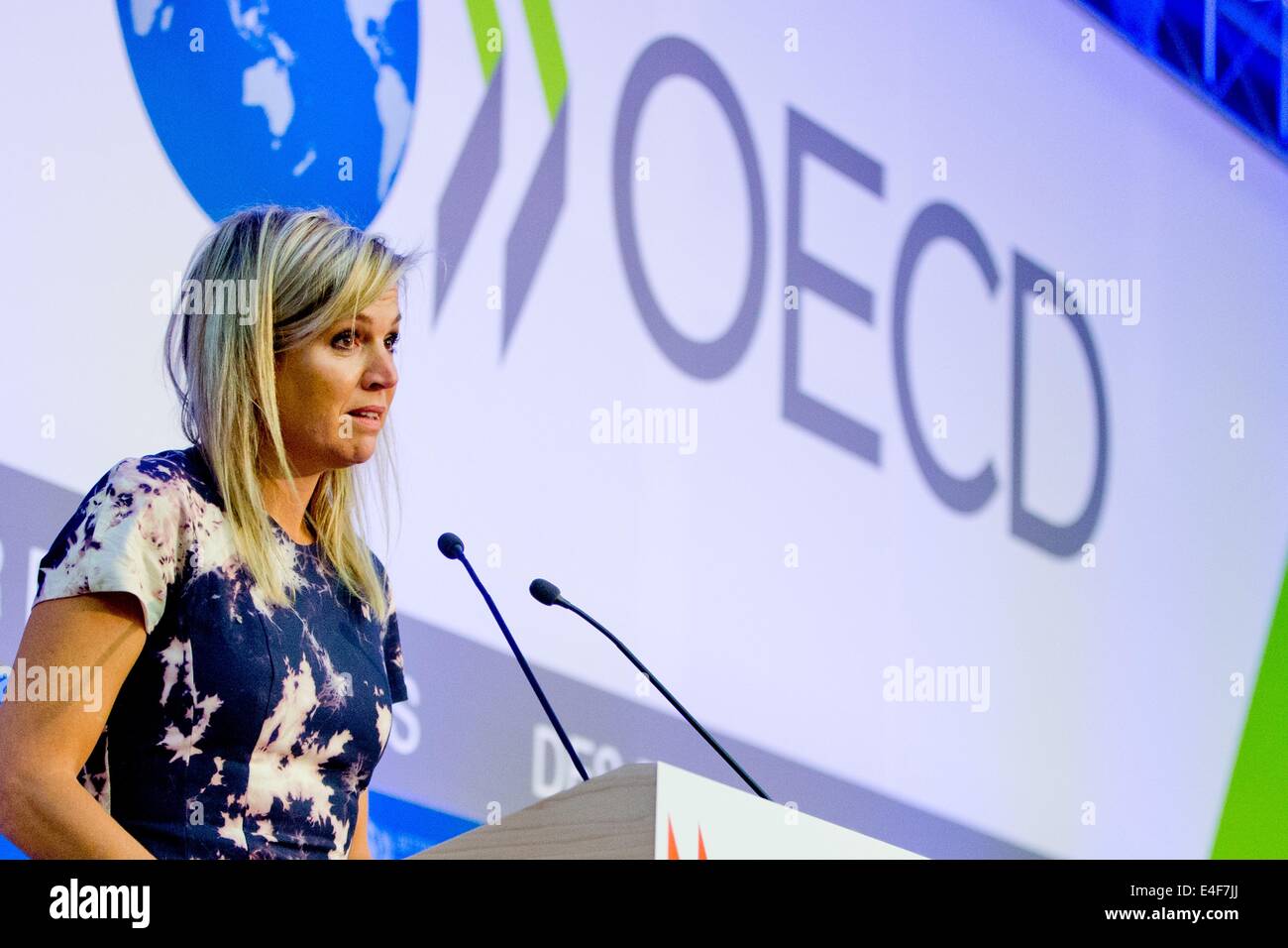 Paris, France. 09 juillet 2014. Reine Maxima des Pays-Bas s'occupe du lancement du premier rapport PISA de l'OCDE sur la littératie financière à l'OCDE (Organisation de coopération et de développement économiques) à Paris, France, 9 juillet 2014. Reine Maxima est le Secrétaire général de l ?s avocat spécial pour la finance inclusive pour le développement (UNCDF) et d'honneur de la G20 Partenariat mondial sur l'Inclusion Financière. Photo : Patrick van Katwijk/dpa/Alamy Live News Banque D'Images