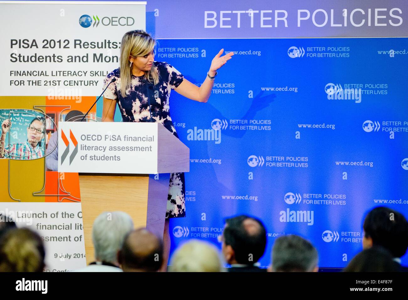 Paris, France. 09 juillet 2014. Reine Maxima des Pays-Bas s'occupe du lancement du premier rapport PISA de l'OCDE sur la littératie financière à l'OCDE (Organisation de coopération et de développement économiques) à Paris, France, 9 juillet 2014. Reine Maxima est le Secrétaire général de l ?s avocat spécial pour la finance inclusive pour le développement (UNCDF) et d'honneur de la G20 Partenariat mondial sur l'Inclusion Financière. Photo : Patrick van Katwijk/Pays-Bas ET FRANCE OUT - PAS DE SERVICE DE FIL/dpa/Alamy Live News Banque D'Images