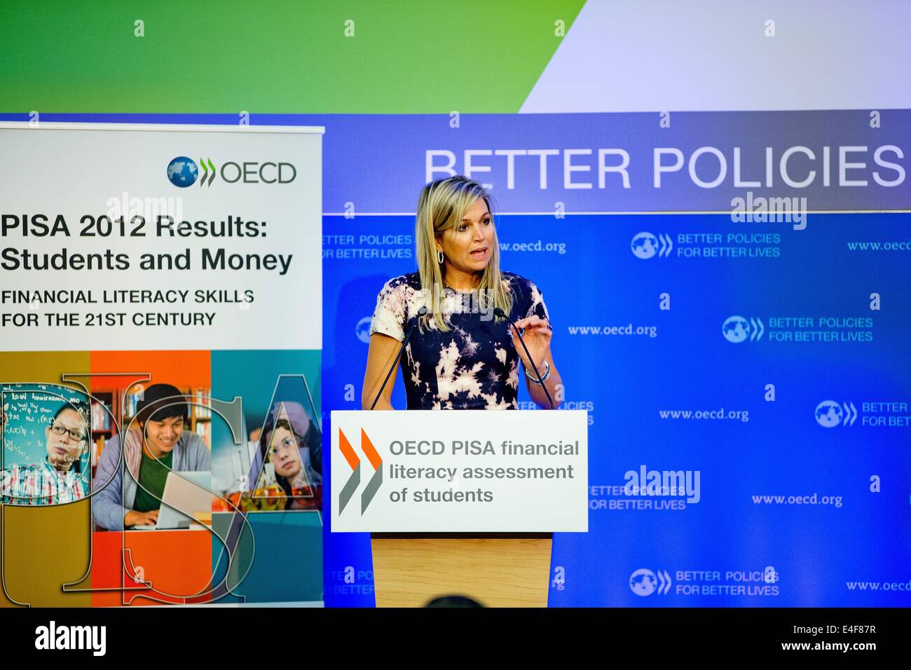 Paris, France. 09 juillet 2014. Reine Maxima des Pays-Bas s'occupe du lancement du premier rapport PISA de l'OCDE sur la littératie financière à l'OCDE (Organisation de coopération et de développement économiques) à Paris, France, 9 juillet 2014. Reine Maxima est le Secrétaire général de l ?s avocat spécial pour la finance inclusive pour le développement (UNCDF) et d'honneur de la G20 Partenariat mondial sur l'Inclusion Financière. Photo : Patrick van Katwijk/Pays-Bas ET FRANCE OUT - PAS DE SERVICE DE FIL/dpa/Alamy Live News Banque D'Images