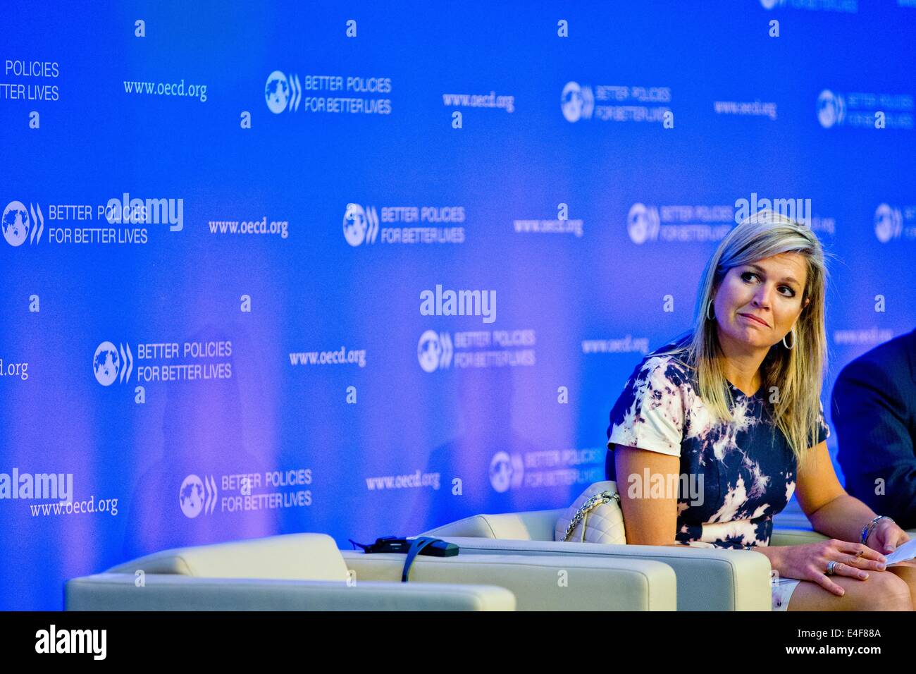 Paris, France. 09 juillet 2014. Reine Maxima des Pays-Bas s'occupe du lancement du premier rapport PISA de l'OCDE sur la littératie financière à l'OCDE (Organisation de coopération et de développement économiques) à Paris, France, 9 juillet 2014. Reine Maxima est le Secrétaire général de l ?s avocat spécial pour la finance inclusive pour le développement (UNCDF) et d'honneur de la G20 Partenariat mondial sur l'Inclusion Financière. Photo : Patrick van Katwijk/Pays-Bas ET FRANCE OUT - PAS DE SERVICE DE FIL/dpa/Alamy Live News Banque D'Images