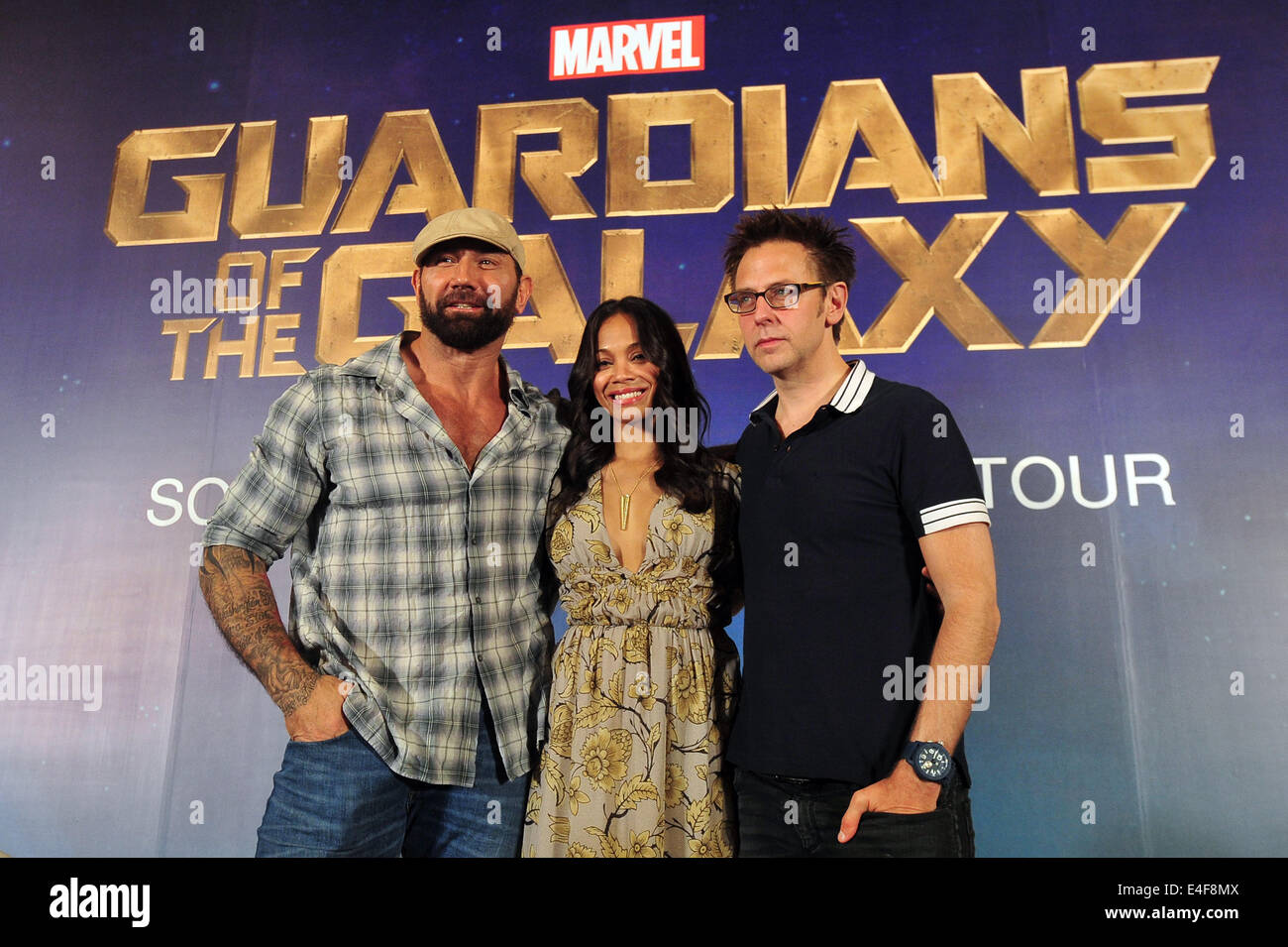 Singapour. 10 juillet, 2014. Réalisateur James Gunn (R), l'acteur Dave Batista (L) et l'actrice Zoe Saldana assister à une conférence de presse de l'American Film 'gardiens de la Galaxie' qui s'est tenue à Singapour Marina Bay Sands Expo le 10 juillet 2014, dans le cadre de leur tournée des médias en Asie du sud-est. Credit : Puis Chih Wey/Xinhua/Alamy Live News Banque D'Images