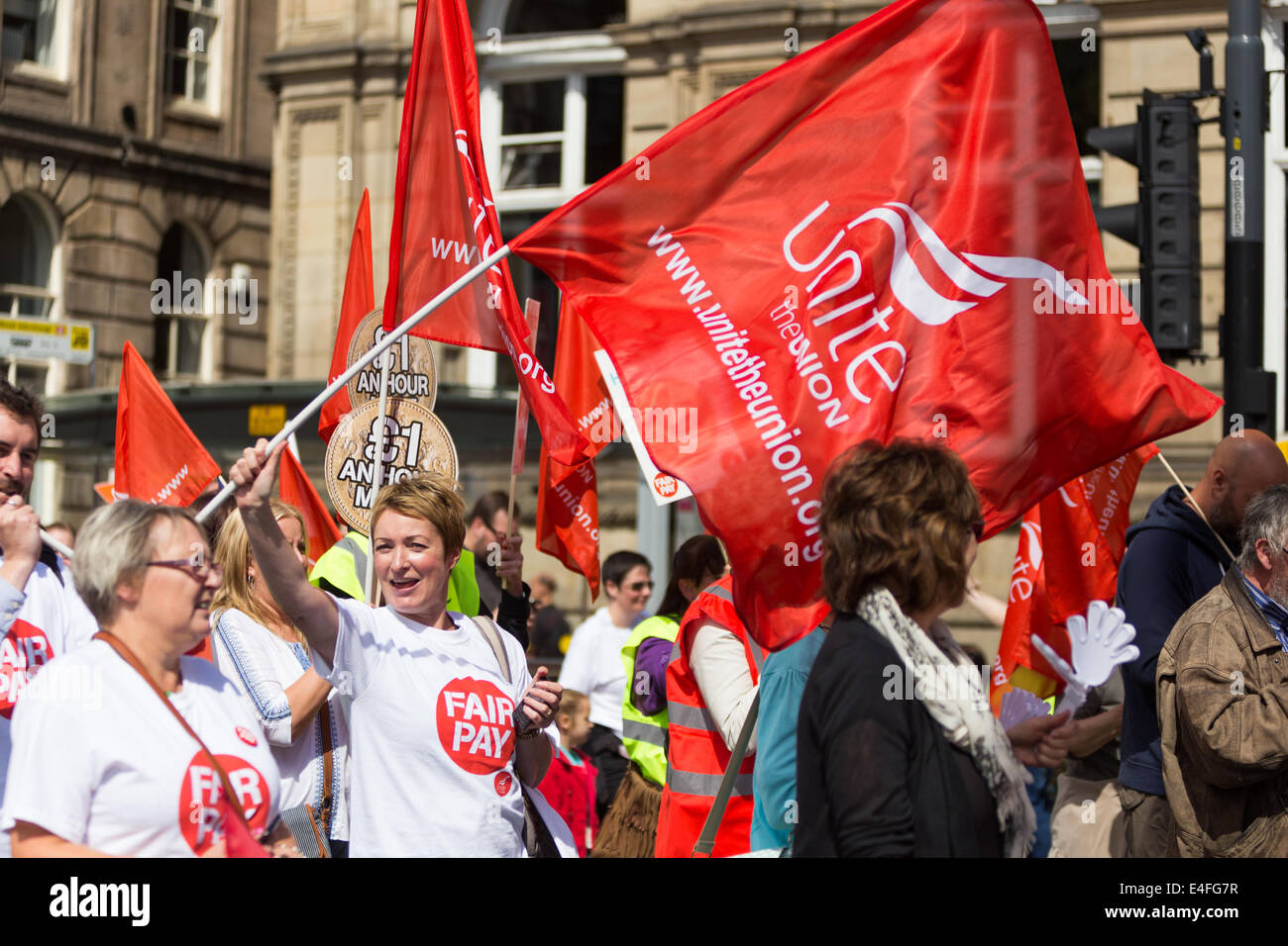 Liverpool, Royaume-Uni. 10 juillet, 2014. Des milliers de personnes ont défilé dans le centre-ville de Liverpool pour coïncider avec une grève du secteur public qui devrait voir plus d'un million de travailleurs du secteur public à travers le Royaume-Uni marche sur la grève, le Jeudi, Juillet 10, 2014, dans une ligne plus de payer. Un certain nombre de syndicats, y compris les PC et l'écrou s'est joint à la grève à Liverpool qui a vu presque chaque école a fermé à Liverpool ainsi que les musées, les bibliothèques et les tribunaux sont aussi fermées pour la journée. Crédit : Christopher Middleton/Alamy Live News Banque D'Images