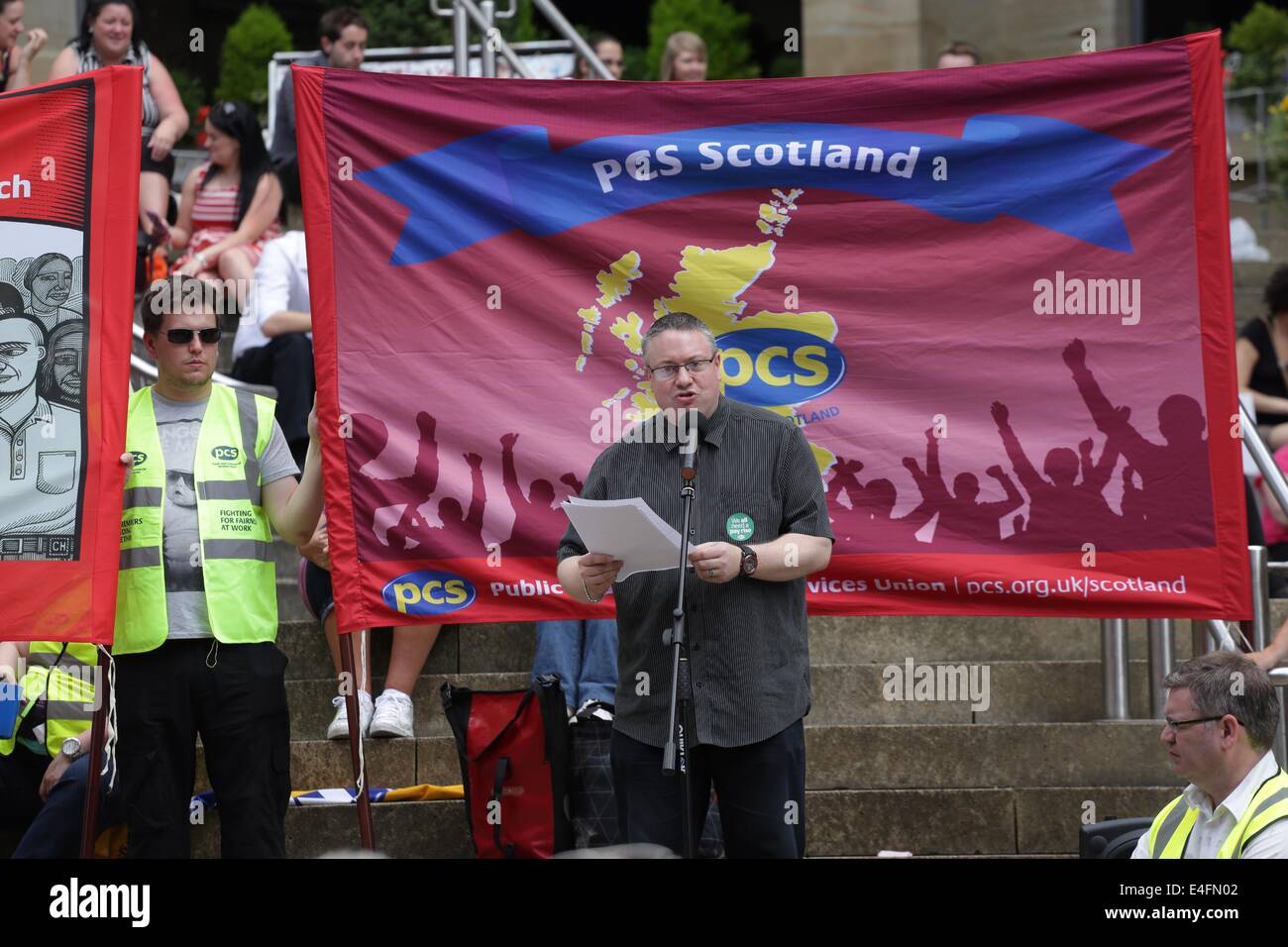 Buchanan Street, Glasgow, Écosse, Royaume-Uni, 10 juillet 2014. Un rassemblement syndical PCS (public and commercial Services) le jour d'une grève pour protester contre les réductions de salaires, de pensions, d'emplois et de dépenses Banque D'Images