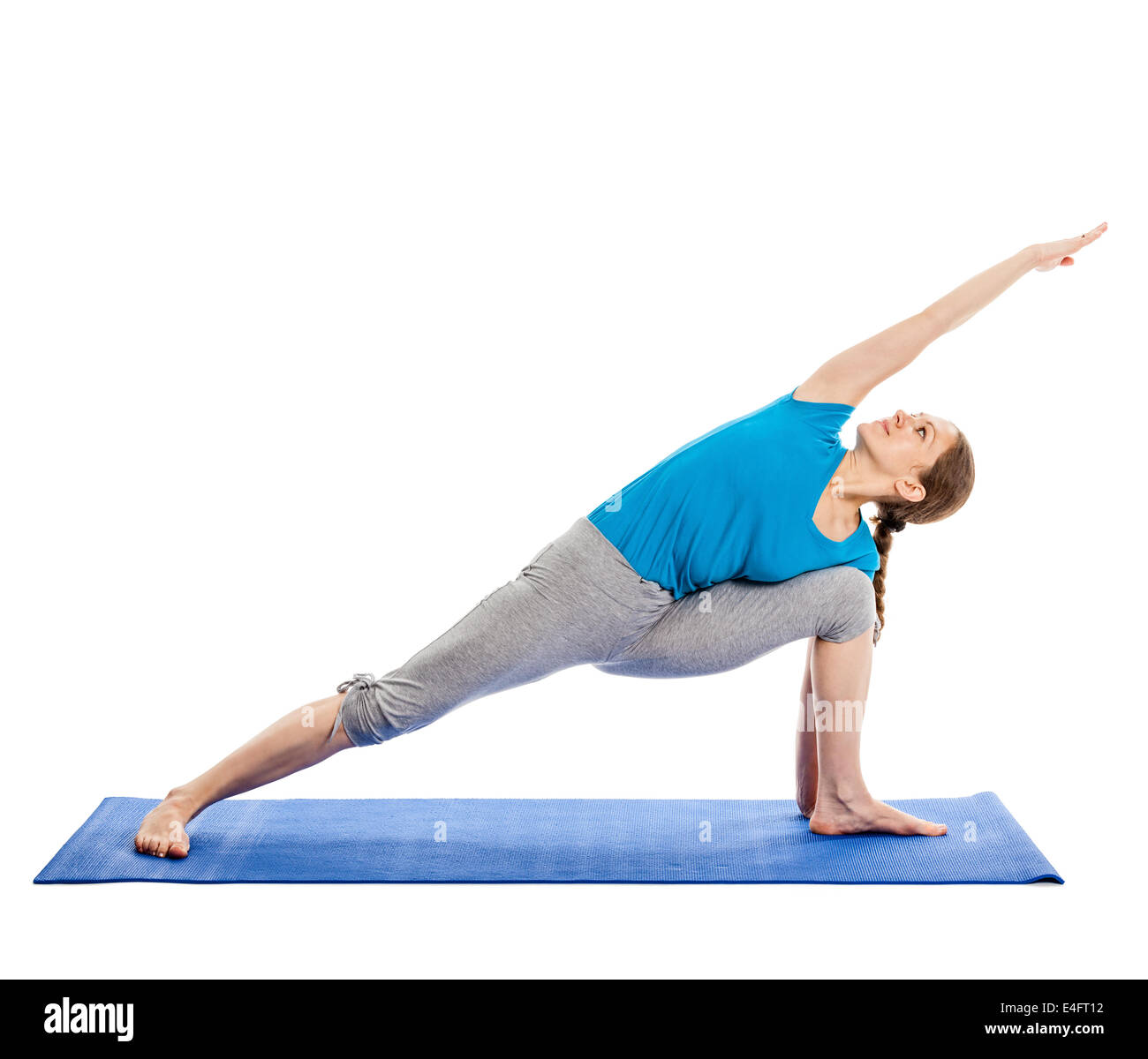 Yoga - belle jeune femme svelte professeur de yoga faisant angle côtés prolongés posent (Utthita Parsvakonasana) exercice d'asanas Banque D'Images