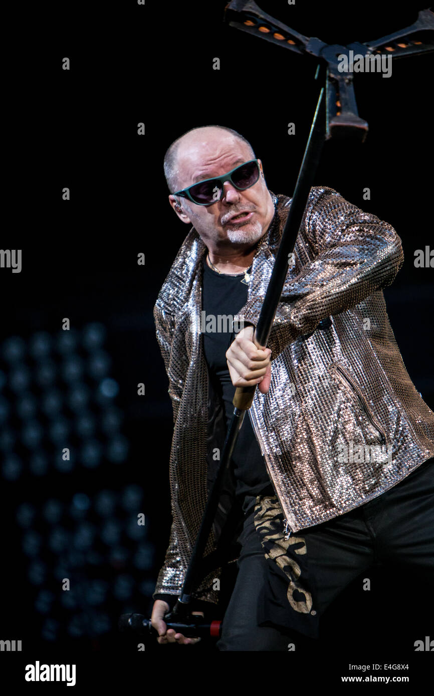 Milan, Italie. 09 juillet, 2014. La star de rock italien Vasco Rossi effectue live au stade San Siro lors de la 'live' Kom 2014 Credit : Rodolfo Sassano/Alamy Live News Banque D'Images
