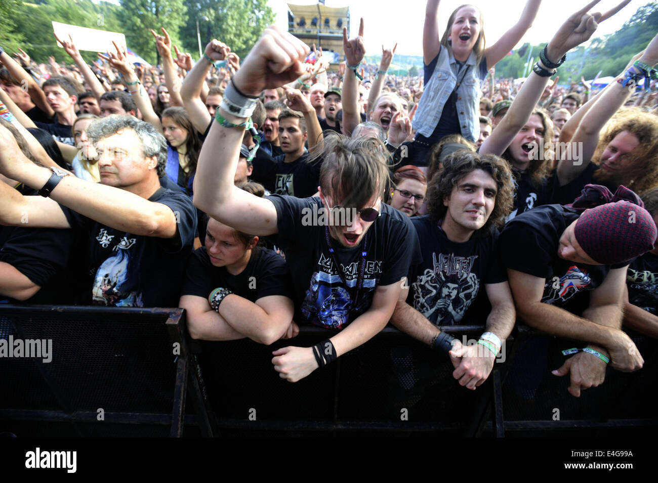 Jáchymov, République tchèque. 10 juillet, 2014. Fans de la bande d'Australie 21-07-2013 sont vus au festival de musique Masters of Rock le 10 juillet 2014 à Jáchymov, République tchèque. Photo : CTK/Alamy Live News Banque D'Images