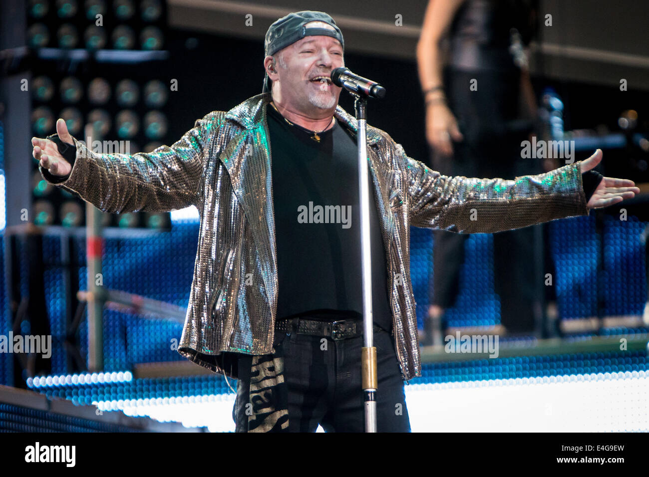 Milan, Italie. 09 juillet, 2014. La star de rock italien Vasco Rossi effectue live au stade San Siro lors de la 'live' Kom 2014 Credit : Rodolfo Sassano/Alamy Live News Banque D'Images