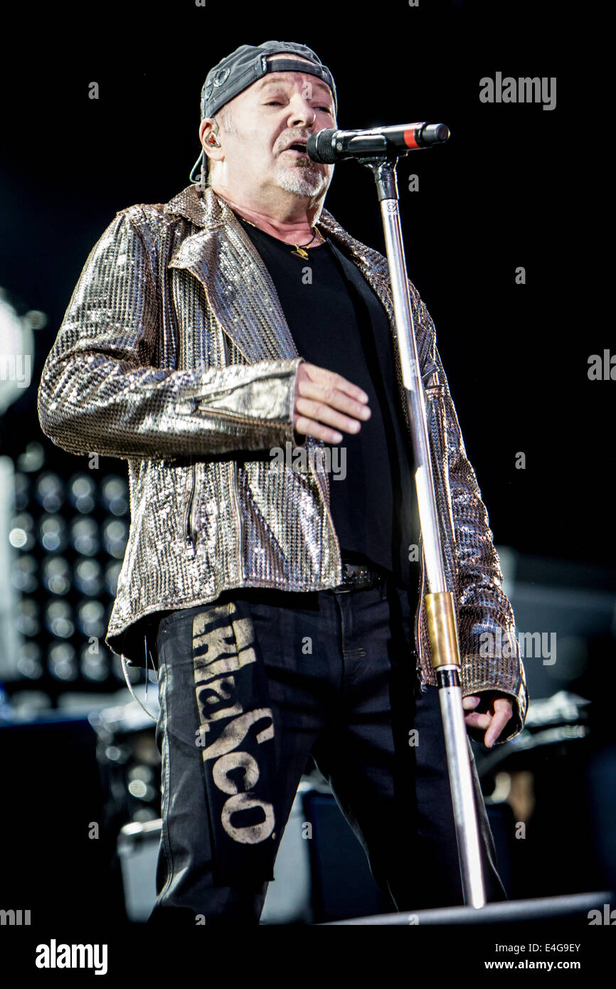 Milan, Italie. 09 juillet, 2014. La star de rock italien Vasco Rossi effectue live au stade San Siro lors de la 'live' Kom 2014 Credit : Rodolfo Sassano/Alamy Live News Banque D'Images