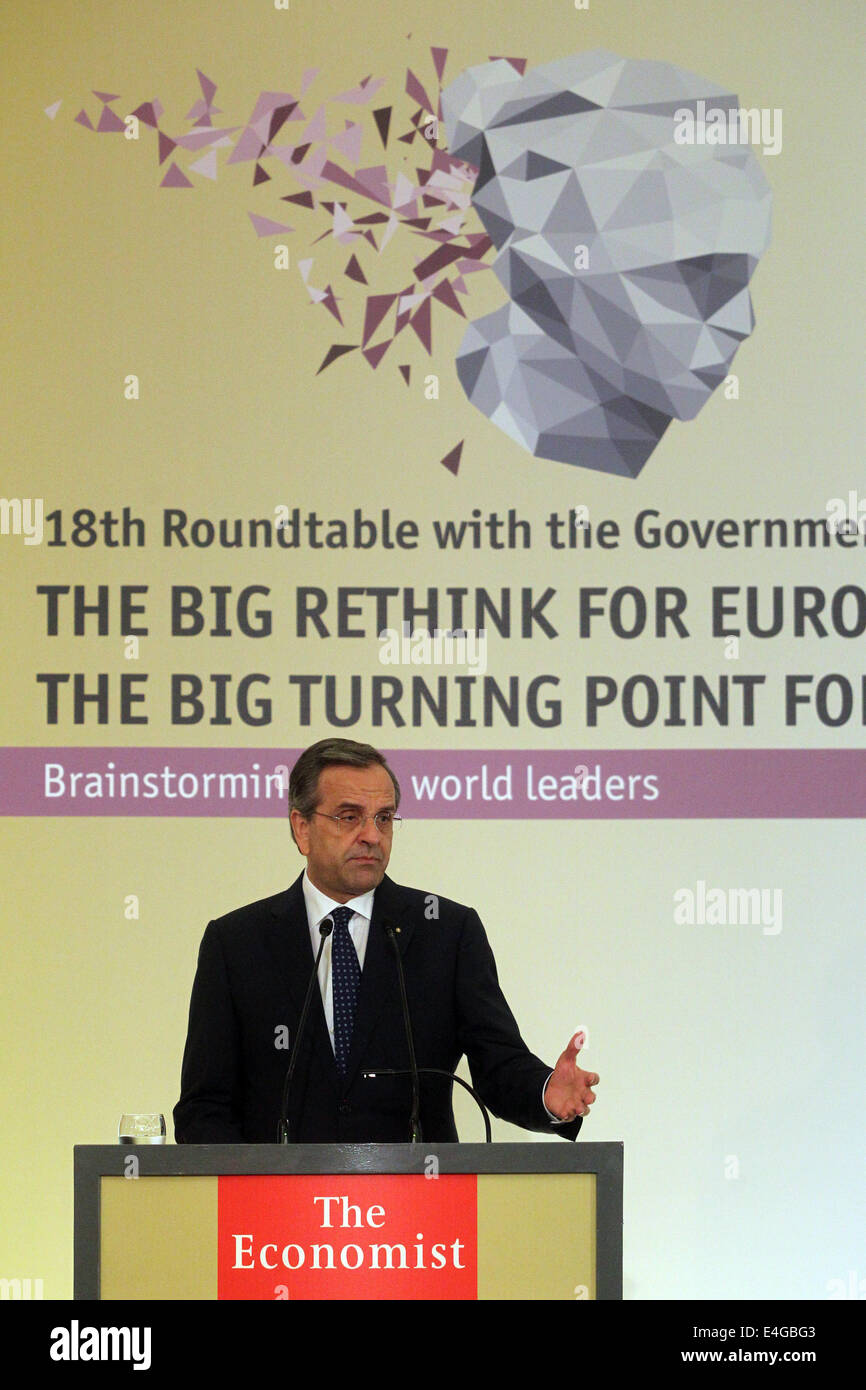 Athènes, Grèce. 10 juillet, 2014. Le Premier ministre grec Antonis Samaras s'adresse aux participants au cours d'un forum financier nommé '18e Table ronde avec le Gouvernement de la Grèce à Athènes, Grèce, le 10 juillet 2014. La Grèce est sur ses propres pieds de nouveau après une grave crise économique et l'Europe fait face à l'avenir avec plus de confiance, le premier ministre a dit à la financial forum jeudi soir. Credit : Marios Lolos/Xinhua/Alamy Live News Banque D'Images