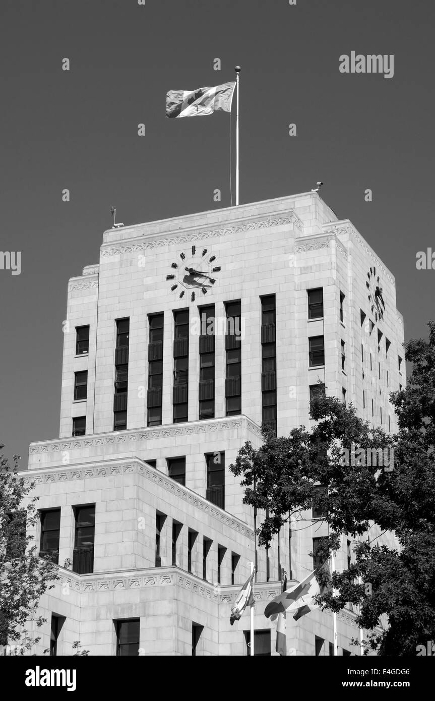 Image en noir et blanc de style Art Déco de l'Hôtel de Ville de Vancouver construit en 1936, Vancouver, BC, Canada Banque D'Images