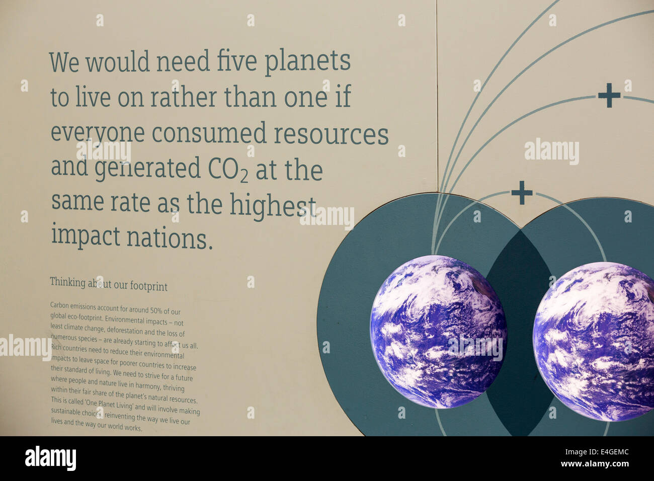 Une exposition à la durabilité de l'édifice de cristal qui est le premier bâtiment au monde à avoir obtenu un remarquable BREEAM (BRE Environmental Assessment Method) la notation et la certification LEED (Leadership in Energy and Environmental Design) certification platine. Londres, Royaume-Uni. Banque D'Images