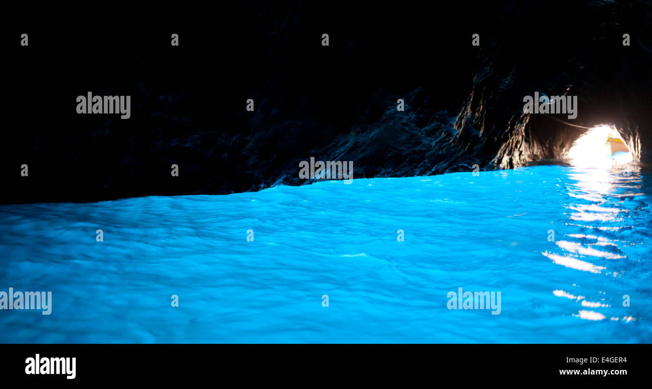 La grotte bleue, en italien "Grotta Azzurra", est une grotte marine sur la côte de l'île de Capri, Italie Banque D'Images
