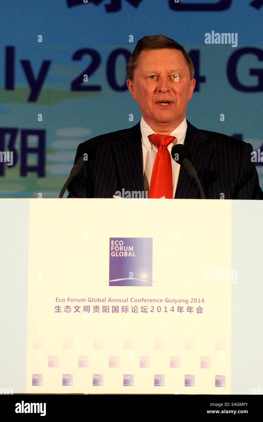 Guiyang, dans la province du Guizhou en Chine. 11 juillet, 2014. Le chef de l'administration présidentielle russe Sergueï Ivanov aborde la cérémonie d'ouverture de la conférence annuelle mondiale Eco Forum Guiyang 2014 à Guiyang, capitale de la province du Guizhou en Chine du sud-ouest, le 11 juillet 2014. Le thème du forum cette année est 'joindre les mains, tirant parti des réformes pour donner naissance à une nouvelle ère de l'éco-civilisation -- gouvernement, entreprises et société civile : cadre institutionnel et les chemins vers le développement vert.' Credit : Ou Dongqu/Xinhua/Alamy Live News Banque D'Images