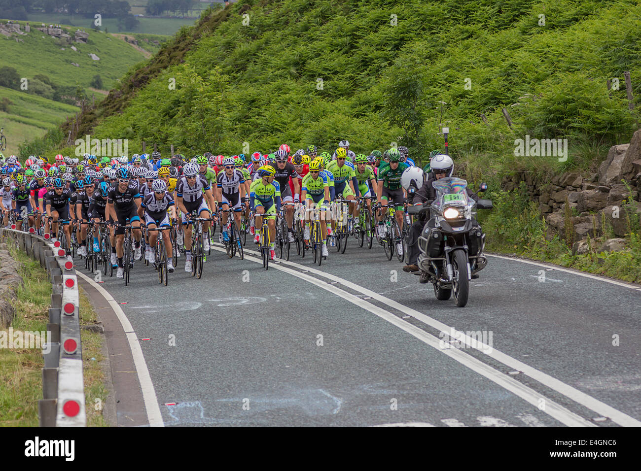 Le peloton du cote de Blubberhouses pendant le Tour de France Grand Départ à Kex Gill Col Banque D'Images