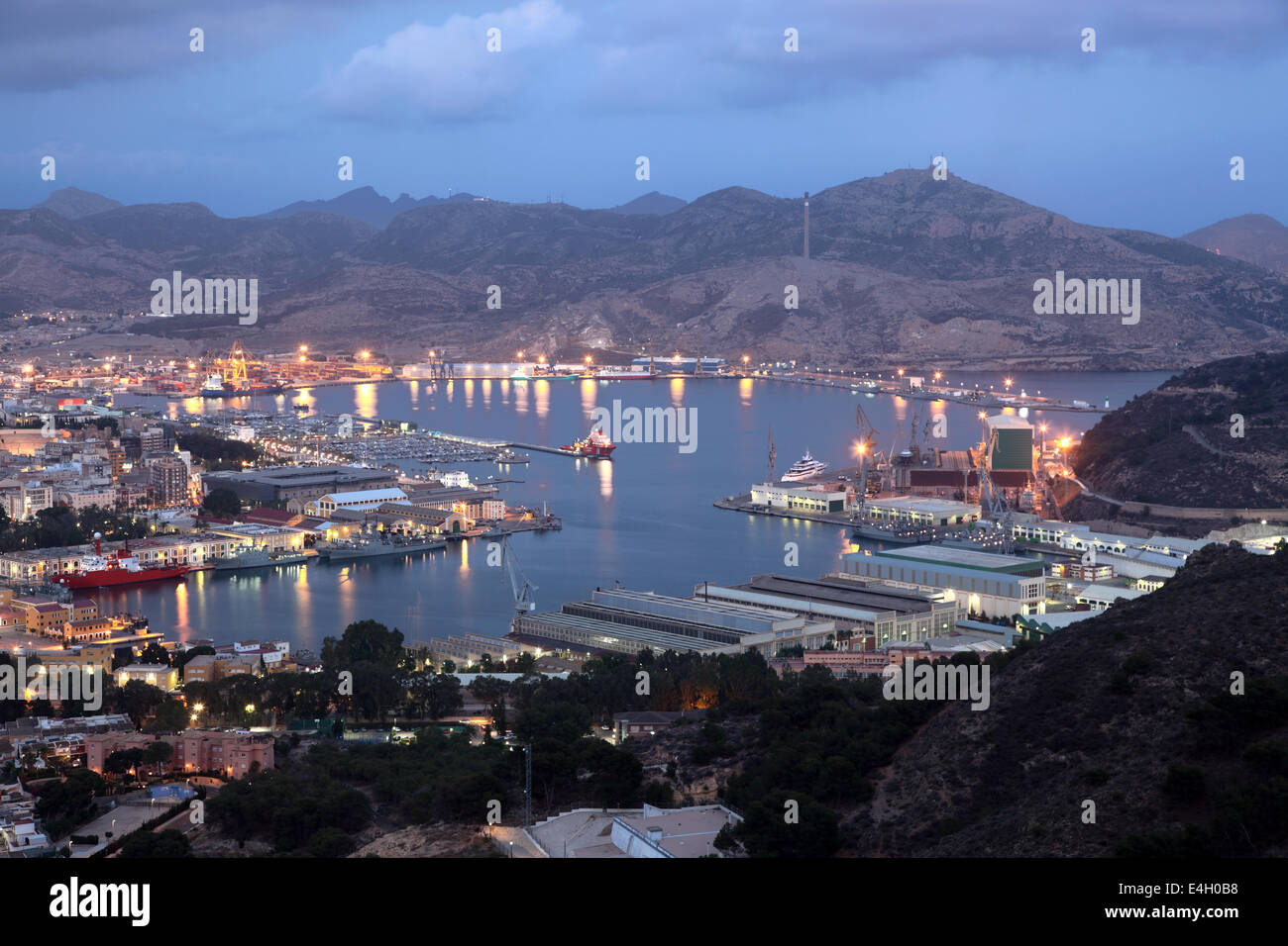 Port de Carthagène dans la nuit. Région de Murcie, Espagne Banque D'Images