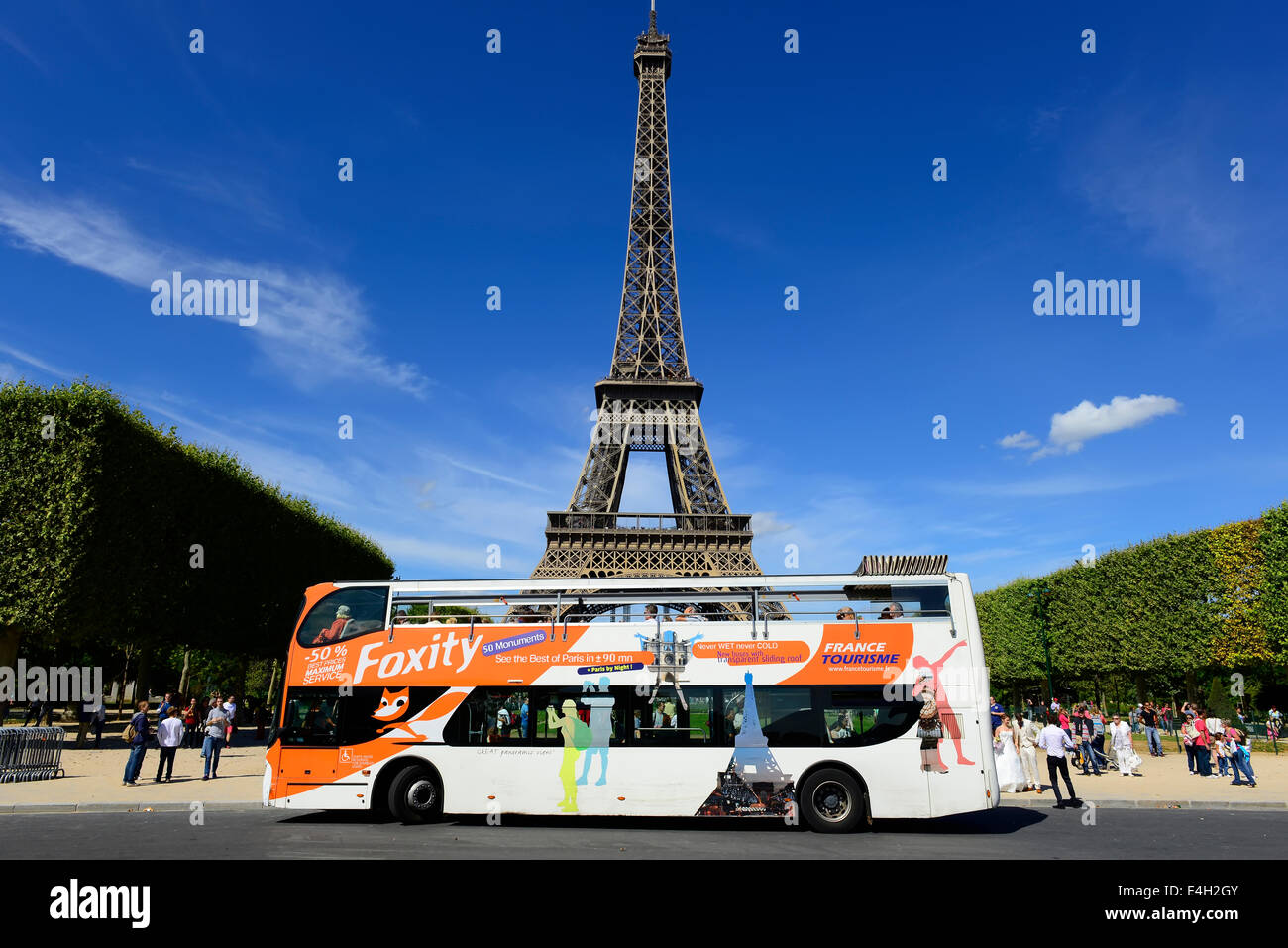 Bus Tour à tour Eiffel Paris France Europe FR Ville des Lumières Gustav Banque D'Images