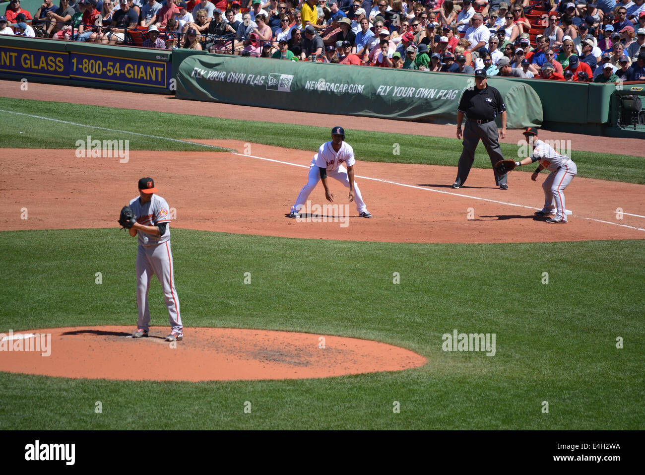 Au cours d'une action de jeu de la Ligue Majeure de Baseball au Fenway Park à Boston, Massachusetts. Banque D'Images