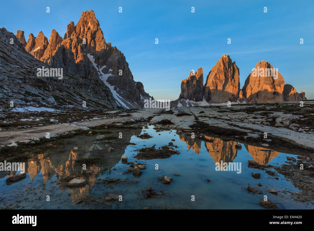 Tre Cime di Lavaredo au lever du soleil, cols alpins, Italie Banque D'Images