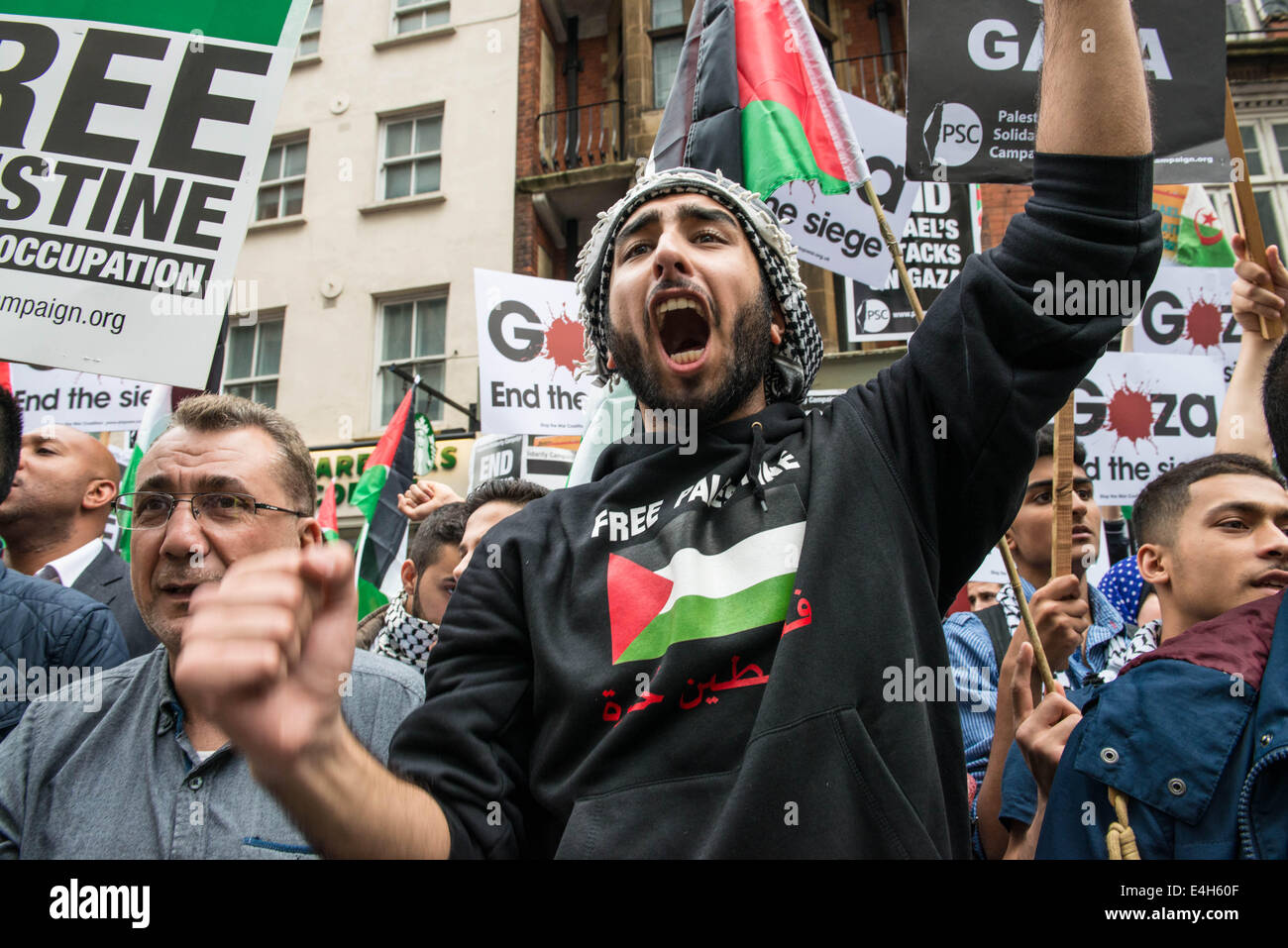 Pro-Palestine manifestation devant l'Ambassade israélienne à Londres Banque D'Images