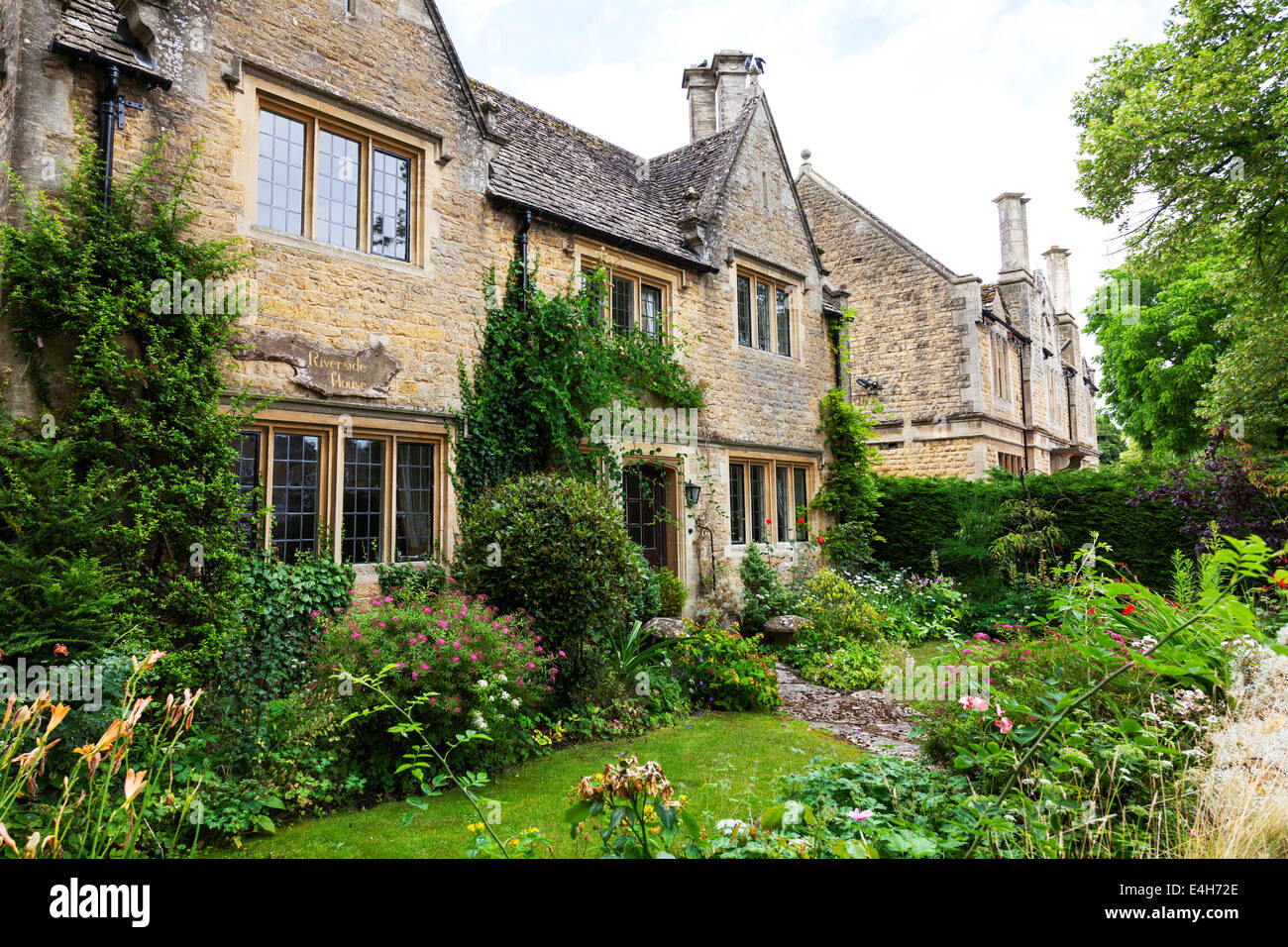 Kingham maisons Maisons de village en pierre typique des bâtiments bâtiment façade extérieure Cotswolds UK Angleterre Banque D'Images