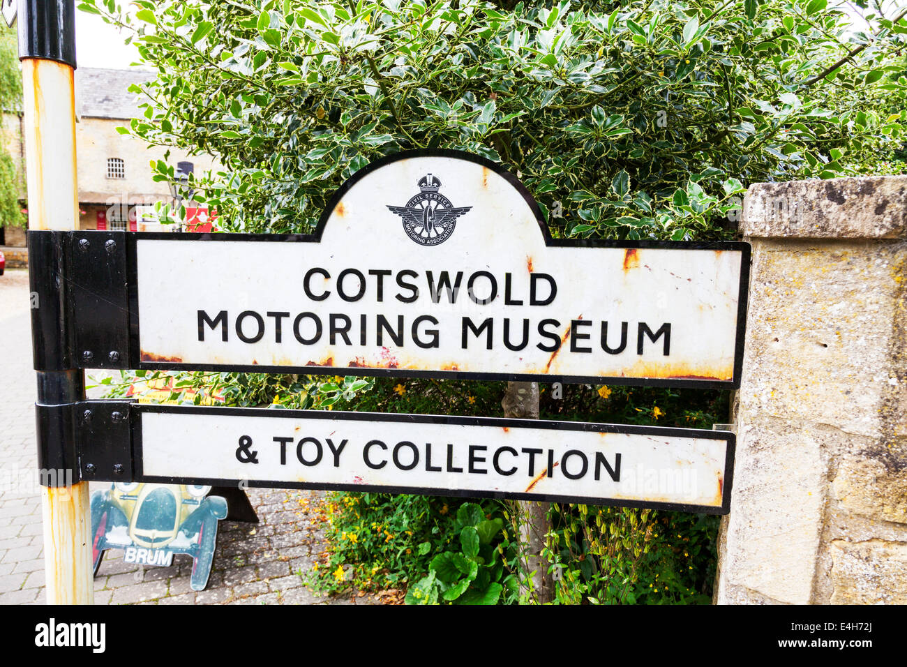 Musée des véhicules à moteur de Cotswold Bourton on the water Cotswolds sign & toy collection UK Angleterre Banque D'Images