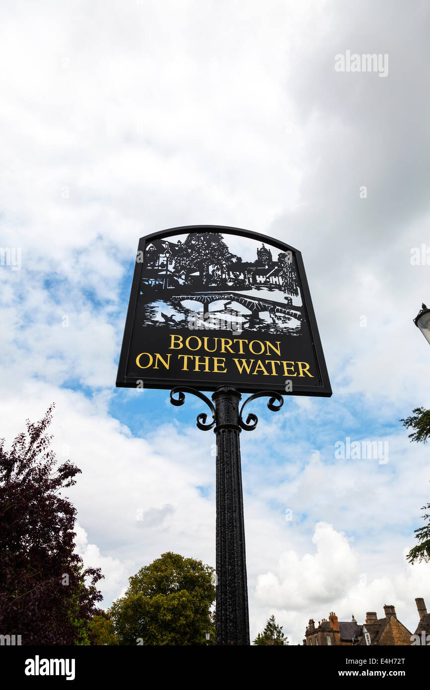 Kingham panneau du village des Cotswolds UK Angleterre Banque D'Images