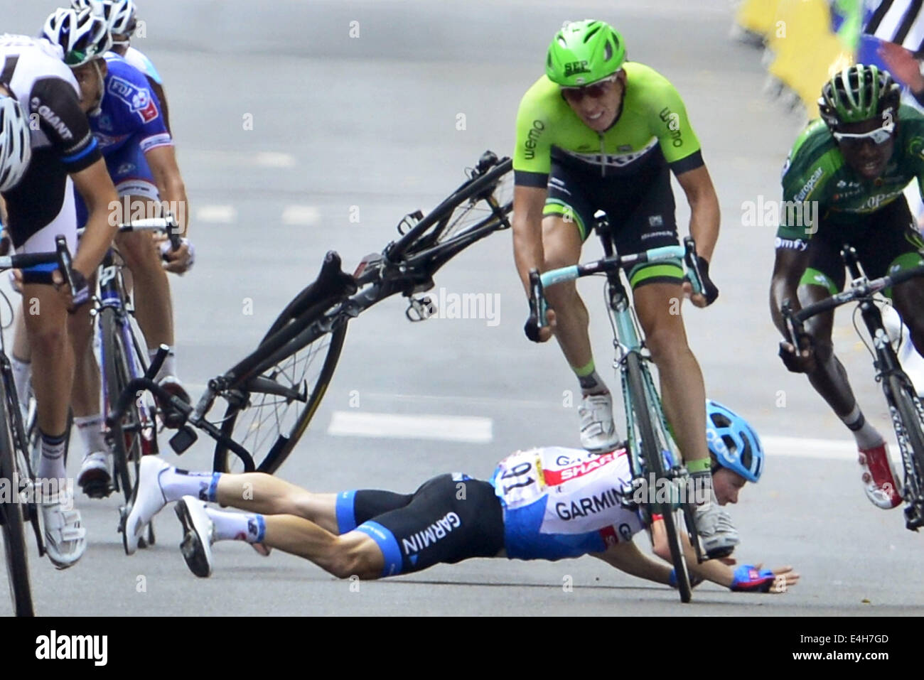 Eperney à Nancy, France. 11 juillet, 2014. Tour de France à vélo. Andrew TALANSKY (USA - Garmin Sharp) se plante devant VANMARCKE Sep (BEL - Belkin-Pro cycling team) Crédit : CHUTE Plus Sport Action Images/Alamy Live News Banque D'Images