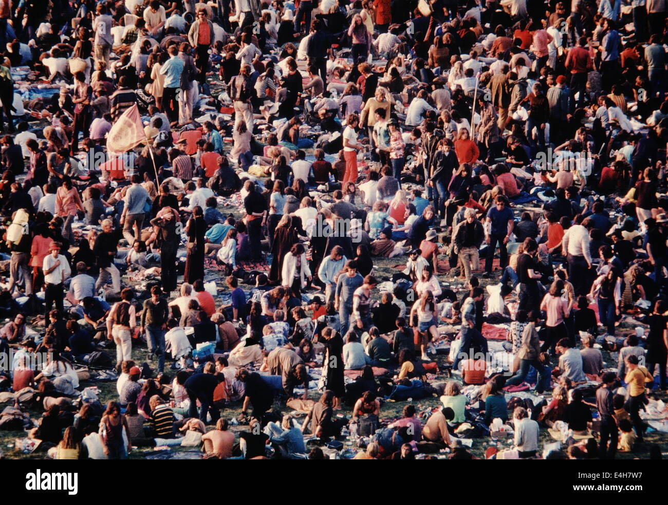 AJAXNETPHOTO. AFTON DOWN, NR FRESWATER, ÎLE DE WIGHT, ANGLETERRE. PUBLIC DU FESTIVAL POP DANS L'ARÈNE. EAST AFTON FARM, AFTON DOWN. PHOTO:JONATHAN EASTLAND/AJAX Banque D'Images