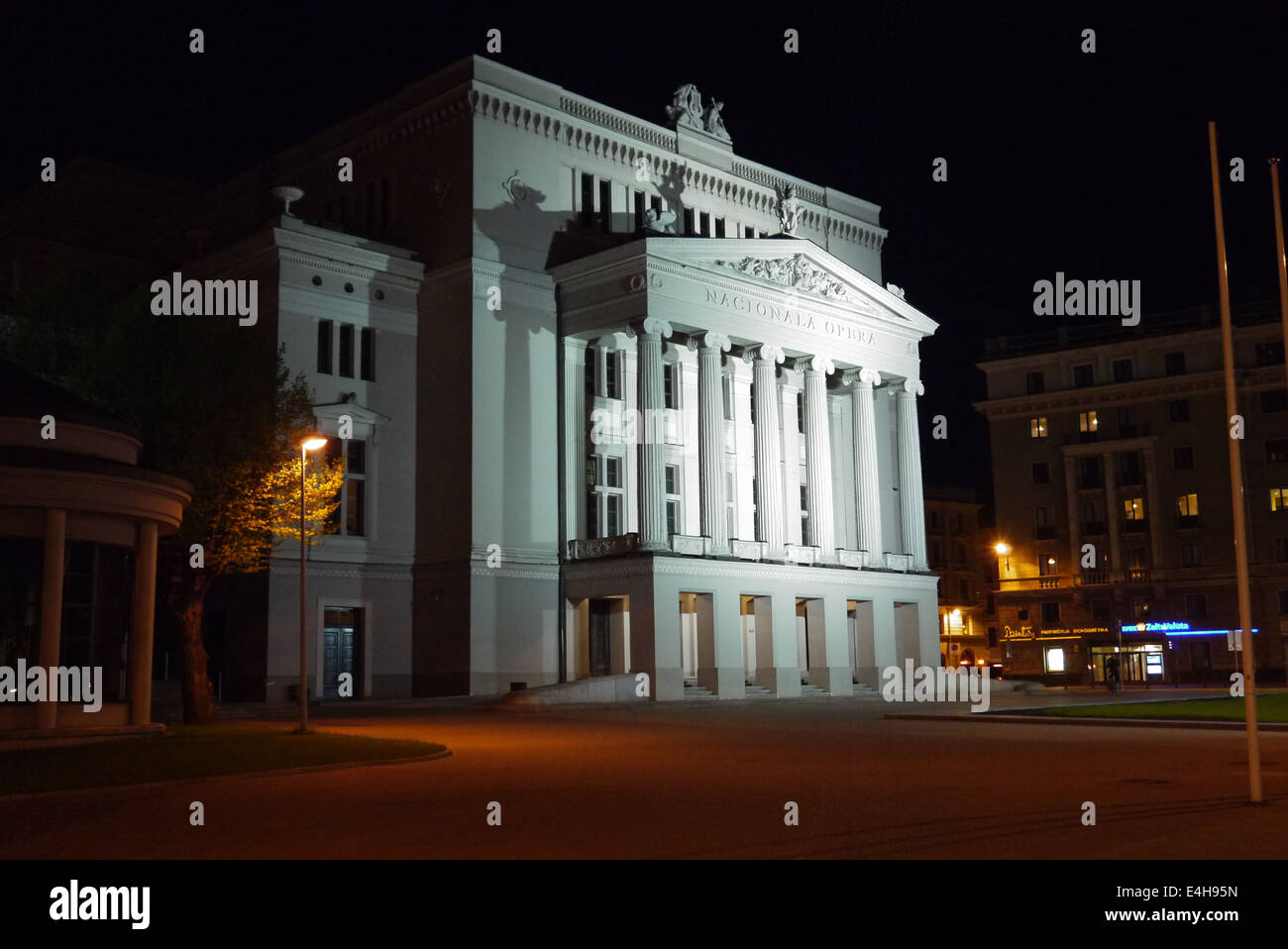 Opéra National de Lettonie maison la nuit à Riga Banque D'Images