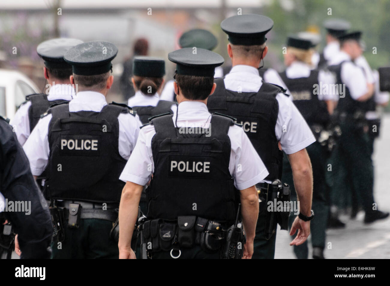 Belfast, Irlande du Nord. 12 Sep 2014 - Un grand nombre d'agents à pied dans la ligne PSNI. Crédit : Stephen Barnes/Alamy Live News Banque D'Images