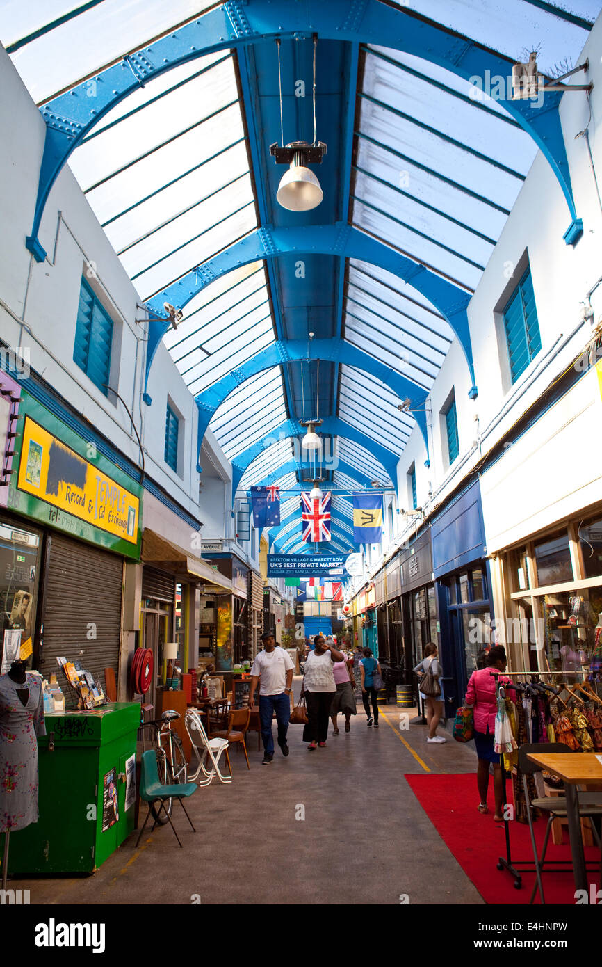 Londres, Royaume-Uni - 20 août 2013 : Arcade Village de Brixton à Londres le 20 août 2013. C'est l'un des divers commerces intérieurs un Banque D'Images
