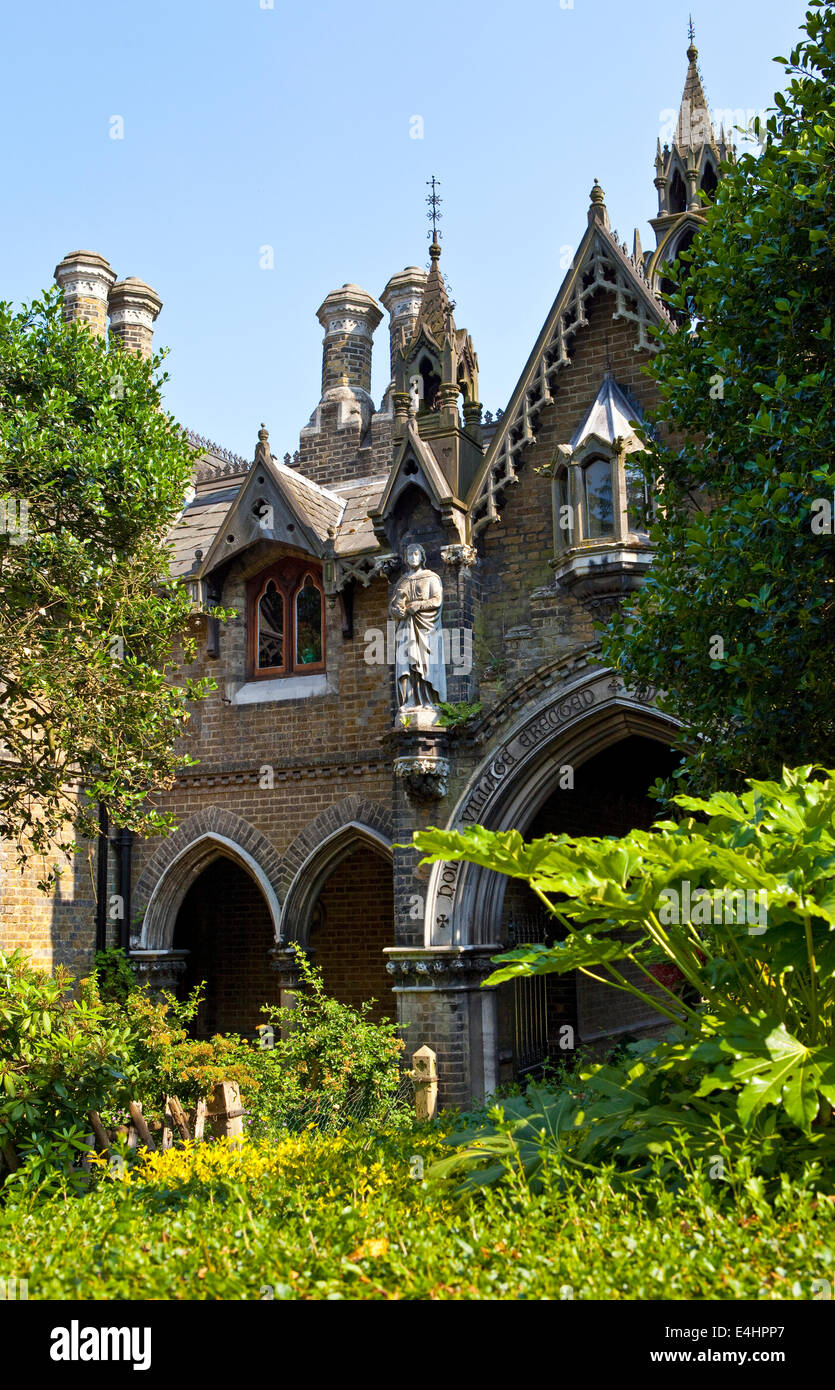 Un magnifique bâtiment de style gothique à Highgate, Londres. Banque D'Images