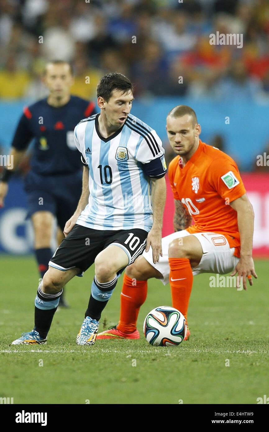 Lionel Messi (ARG), Wesley Sneijder (NED), 9 juillet 2014 Football - Coupe du Monde FIFA 2014 : demi-finale entre les Pays-Bas 0(2-4)0 l'Argentine à l'Arène de Sao Paulo Stadium à Sao Paulo, Brésil. (Photo par AFLO) [3604] Banque D'Images