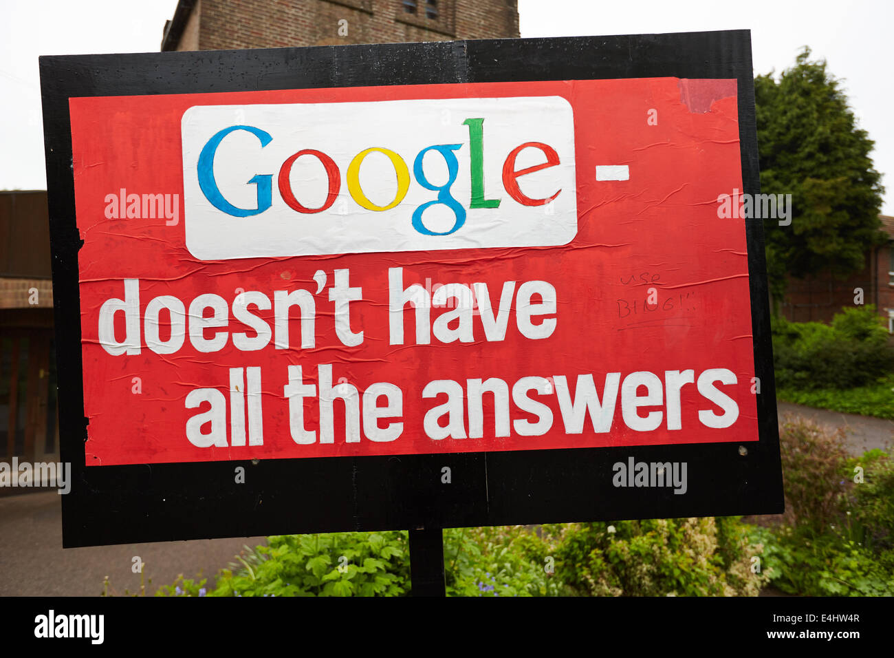 Enseigne à l'extérieur une église lecture Google ne pas avoir toutes les réponses Banque D'Images