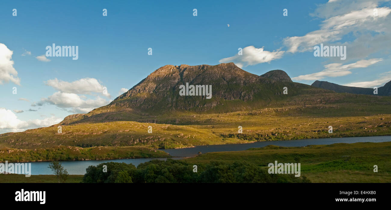 Sgorr sur le Loch Lurgainn Tuath Banque D'Images