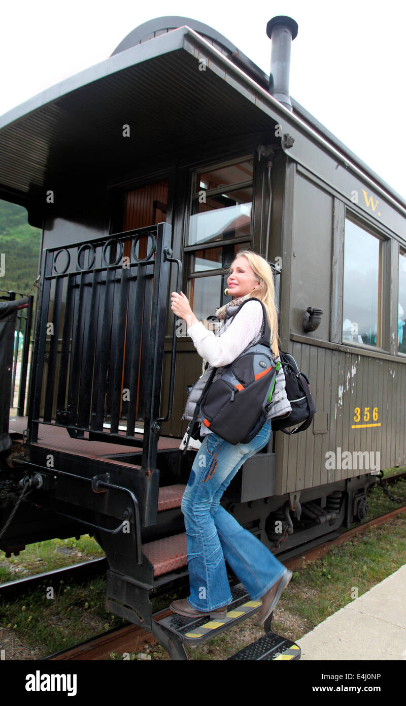 Embarquement des passagers le White Pass and Yukon Railway, sur la route vers les Banque D'Images