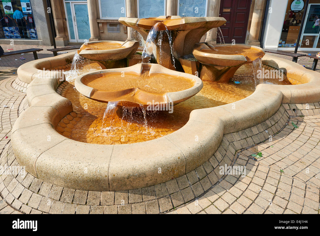 Le centre-ville d''eau Flowform Warwickshire Nuneaton Banque D'Images